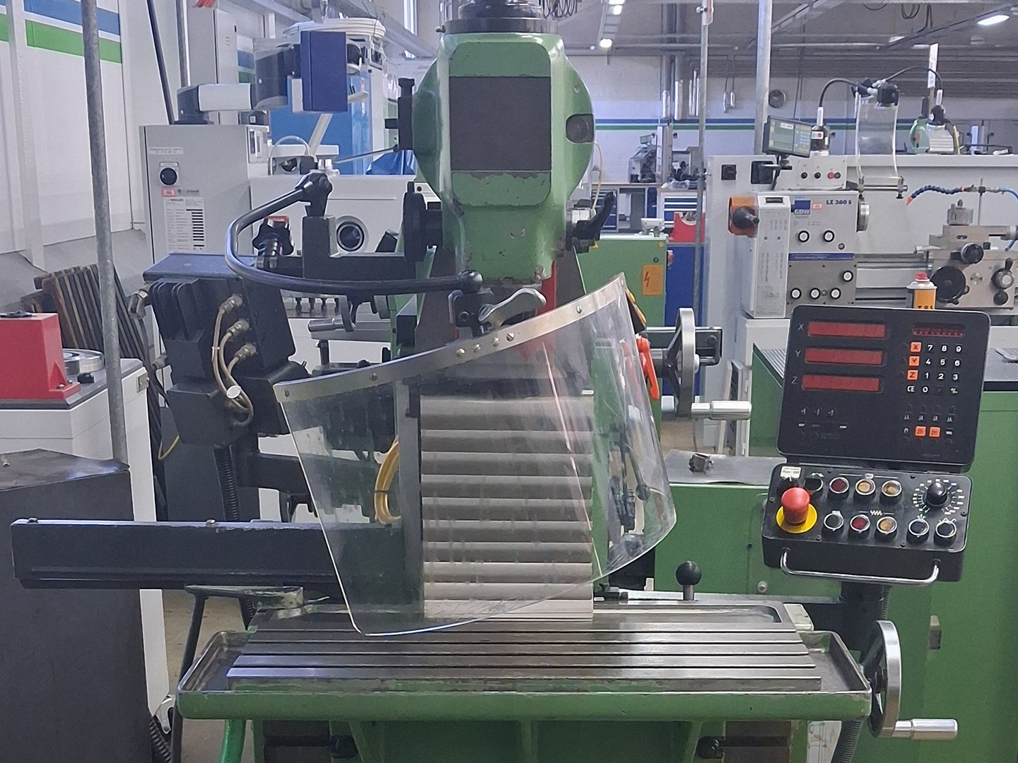 Fräs- und Bohrmaschinen DECKEL FP1 und mehr aus dem Bestand der Berliner Wasserbetriebe